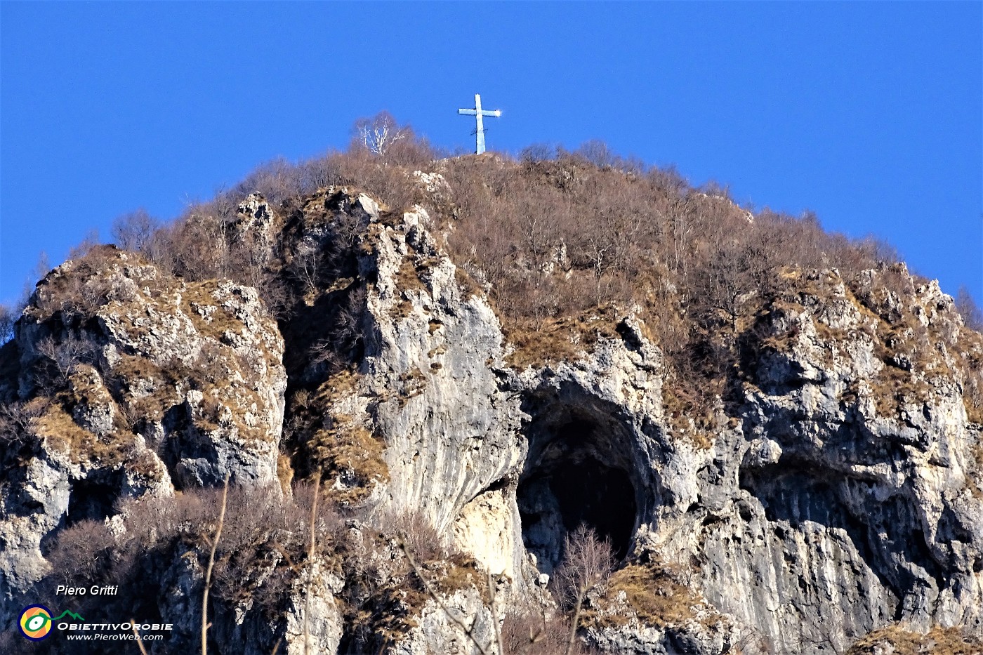 21 Vista sulla Corna Camoscera (Coren, 1329 m).JPG